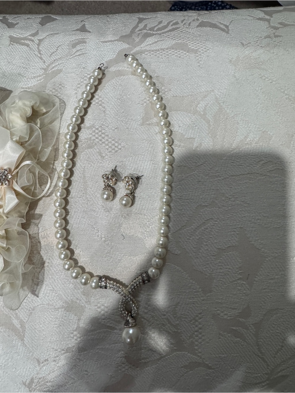 David's Bridal Cream Pearl Necklace with bracelet and Matching Earrings